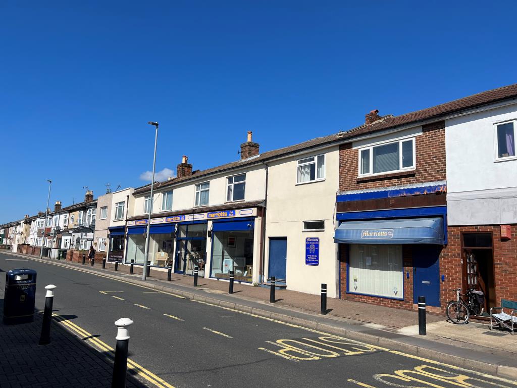 Lot: 104 - RETAIL PREMISES - FORMERLY SEVEN HOUSES WITH POTENTIAL FOR CONVERSION OR RE-DEVELOPMENT -